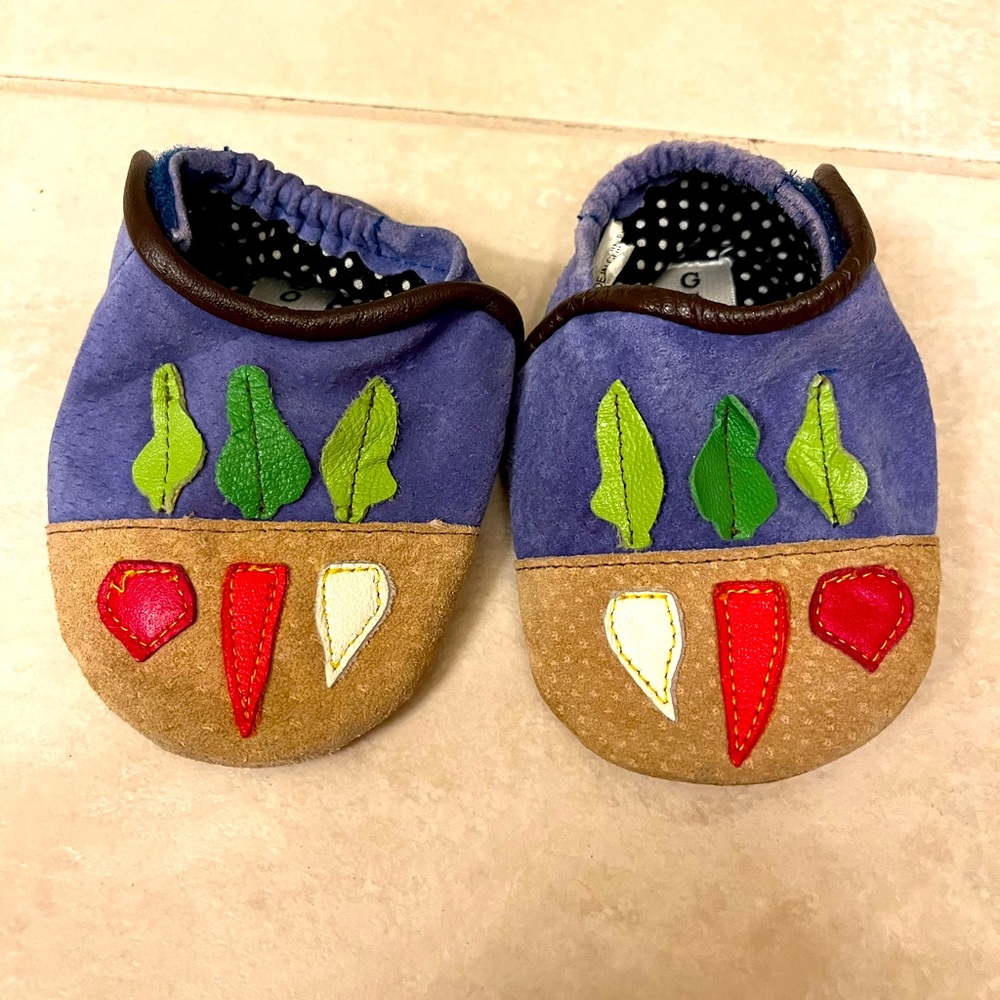 Root vegetable baby leather crib shoe, soft sole, carrots, 6/12 months. Goody